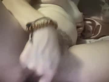 girl
        preggypops cam image #2081555