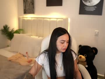 girl
        ashlyeroberts01 cam image #5556543