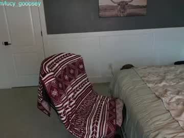 girl
        lucy_gooosey cam image #2216220