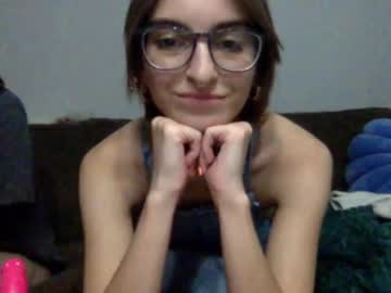 girl
        brattyashie cam image #4984240
