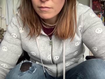 girl
        eatmypie69 cam image #3606323