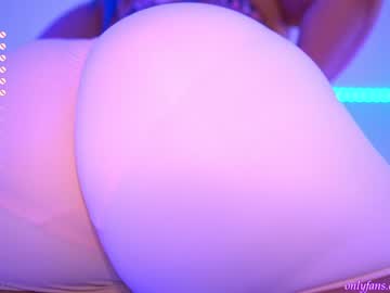 girl
        oxlemon cam image #2967472