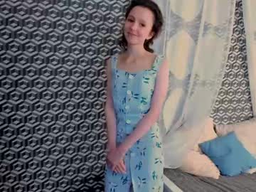girl
        hailiemills cam image #250229