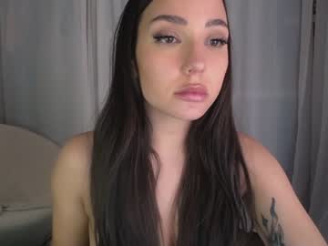 girl
        eevie_moon cam image #706127