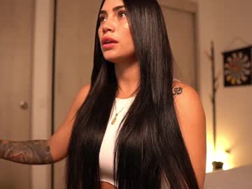 girl
        ashlyeroberts01 cam image #1086942