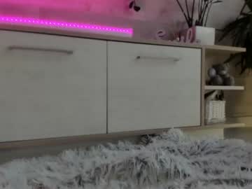 girl
        meryfoxxx cam image #1228836