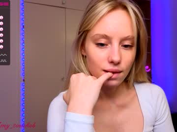 girl
        callme_star cam image #1481550