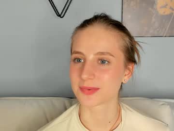 girl
        shewell cam image #6408806