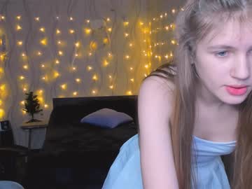 girl
        kylie_mine cam image #444278