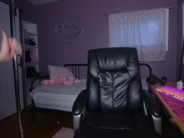 girl
        aynmarie cam image #6708127