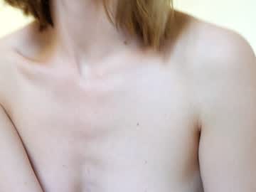 girl
        ellaa91 cam image #1517815