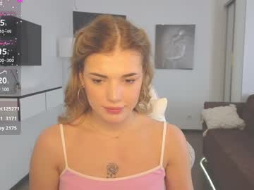 girl
        adri_dream cam image #6521294