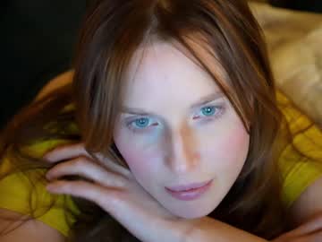 girl
        ellaa91 cam image #253460