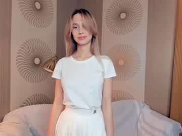 girl
        nectar_peach cam image #4014995