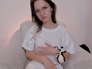 girl
        alainacrosby cam image #2131212