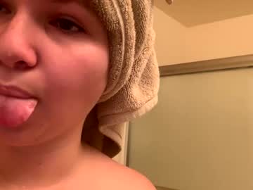 girl
        kaylastearsman cam image #6136904