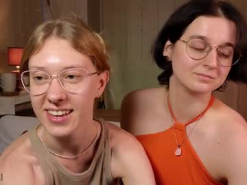 couple
        jitoon_exe cam image #4485408