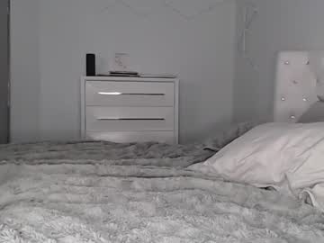 couple
        ellietay cam image #2176629