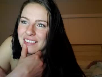 girl
        happyfungirlxo cam image #1121011
