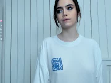 girl
        connieambes cam image #2595352