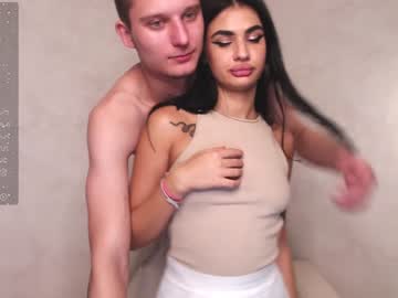 couple
        blesstwins cam image #3846941