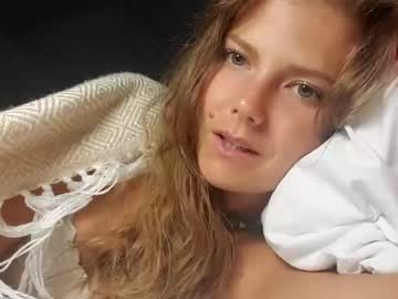 girl
        kosmickate cam image #401654
