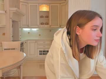 girl
        harrieteasley cam image #5200725