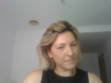 girl
        lara_flame cam image #1883007