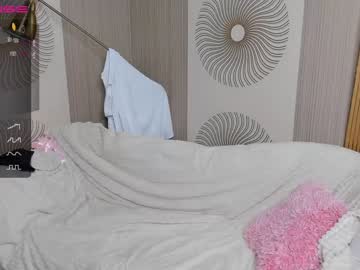 girl
        happiness_call cam image #1820840