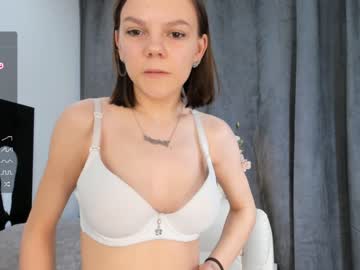girl
        blissgliss cam image #3343337