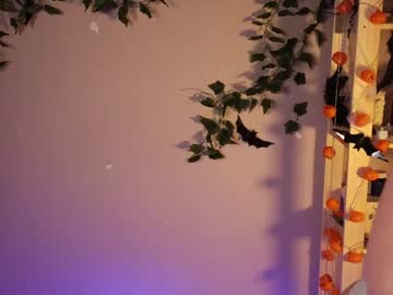 girl
        teresabriggs cam image #2952394