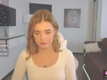 girl
        adri_dream cam image #6521693