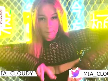 couple
        mia_cloudy cam image #4269655