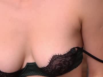 girl
        refined_style cam image #5188472