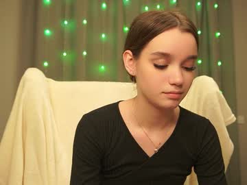 girl
        harrieteasley cam image #6043008