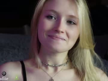 girl
        bestblondiiecb cam image #2890987