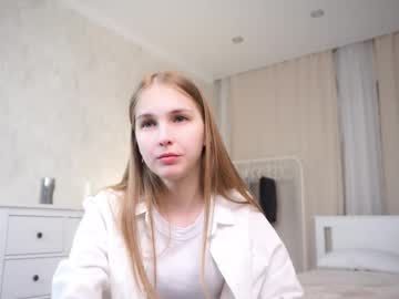 girl
        hildgaillard cam image #6713899