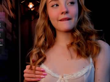 girl
        lolliis cam image #3236557
