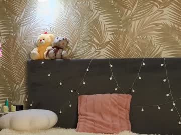 girl
        meow_meow_mia cam image #5924932