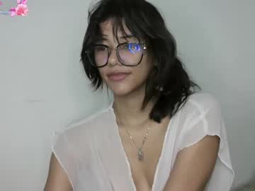 girl
        lovely_allys cam image #6818615