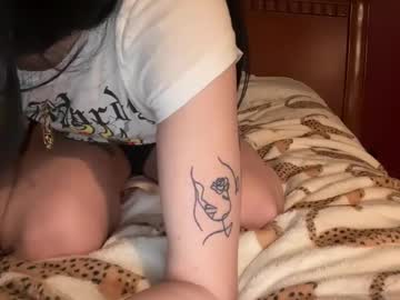 girl
        madibaby999 cam image #5632529