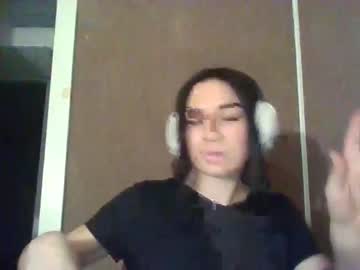 girl
        heidiknight555 cam image #625845