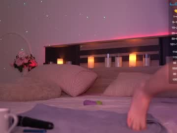 girl
        sweetkira555 cam image #2384949