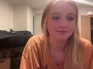 girl
        lexaarose05 cam image #5716390
