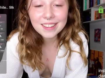 girl
        lottie_shine cam image #4753013