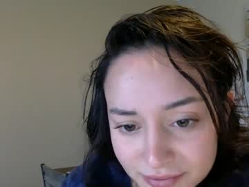 girl
        hali0324 cam image #3207621