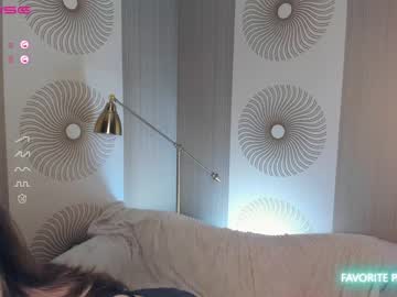 girl
        happiness_call cam image #1641950