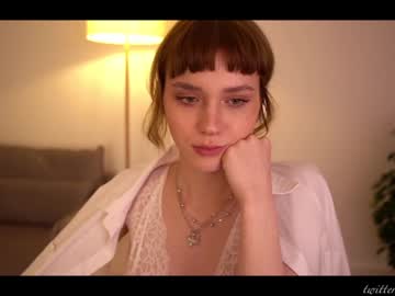 girl
        luna_ai cam image #2840758