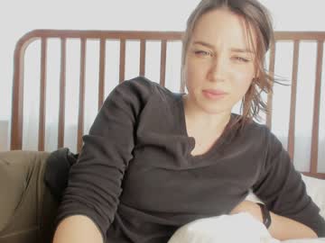 girl
        cinnabelle cam image #1815590
