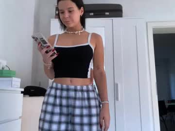 girl
        wildahankin cam image #6986697
